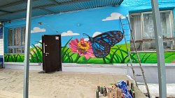 Художники расписали стены детской поликлиники в Пласте