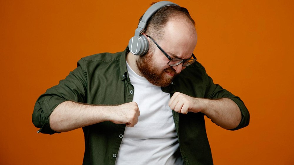 Наушники могут необратимо травмировать органы слуха