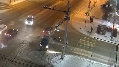 В центре Челябинска столкнулись два автомобиля