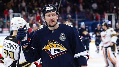 Хоккейный клуб «Металлург» продлил контракты с Павлом Акользиным и Алексеем Маклюковым