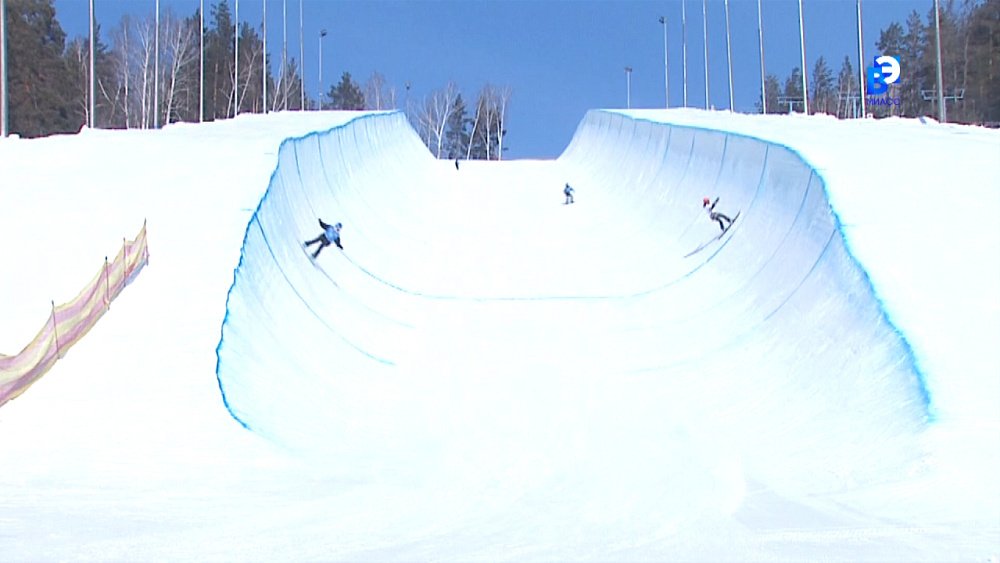 Кубок России по хаф-пайпу проходит в Миассе