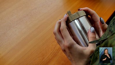 Школьники изготавливают окопные свечи