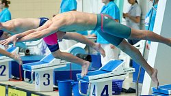 Александр Попов открыл всероссийские соревнования по плаванию в Челябинске