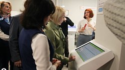 Ирина Гехт оценила первый в Челябинске кадровый центр «Работа России»