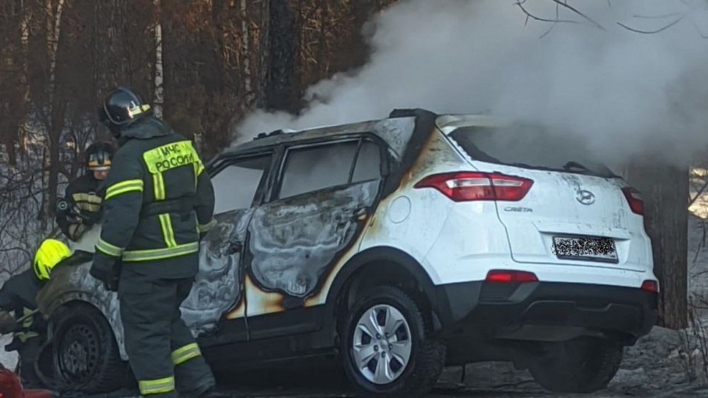 В Челябинском бору водитель получил ожоги рук в загоревшемся кроссовере