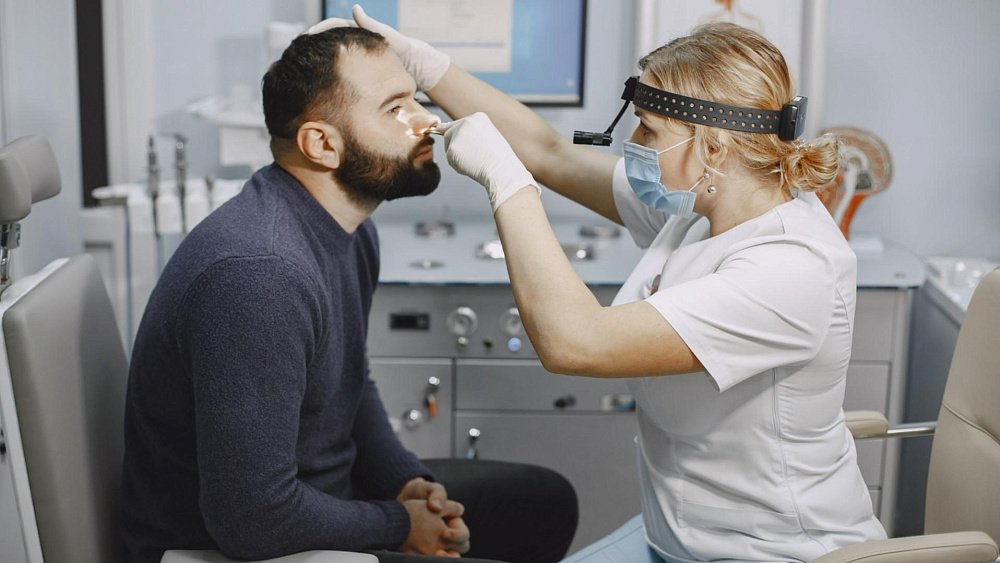 Удаление волос в носу ведет к смертельной болезни