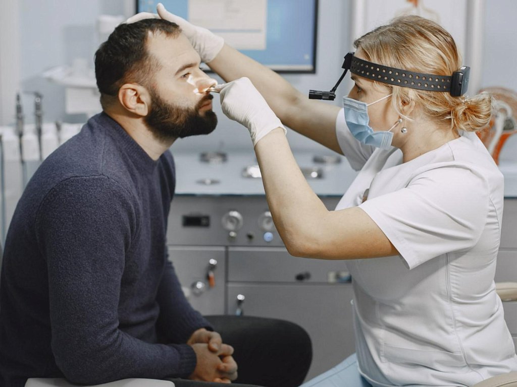 Удаление волос в носу ведет к смертельной болезни