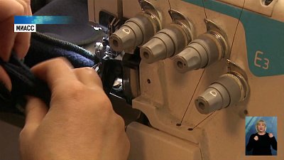 Миасские мастерицы шьют солдатам одежду