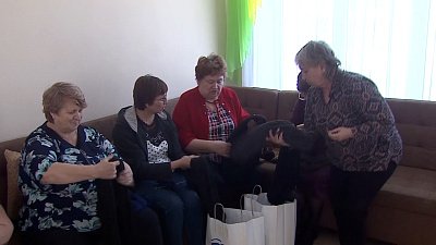 Волонтёры получили 10 килограммов пряжи