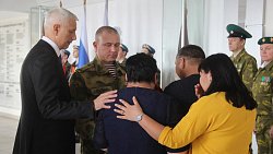 В Магнитогорске семье погибшего военнослужащего вручили орден Мужества