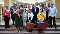 Губернатор Челябинской области встретился с победившими рак детьми