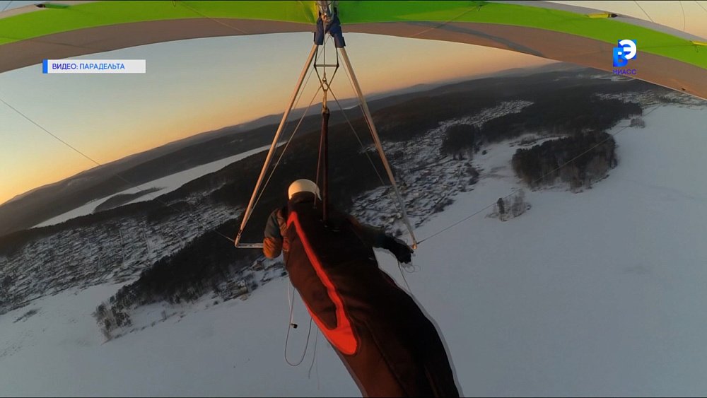 Над Миассом кружат дельтапланы