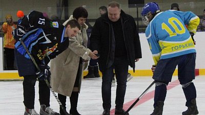 В Чесменском районе прошло открытие ледовой арены