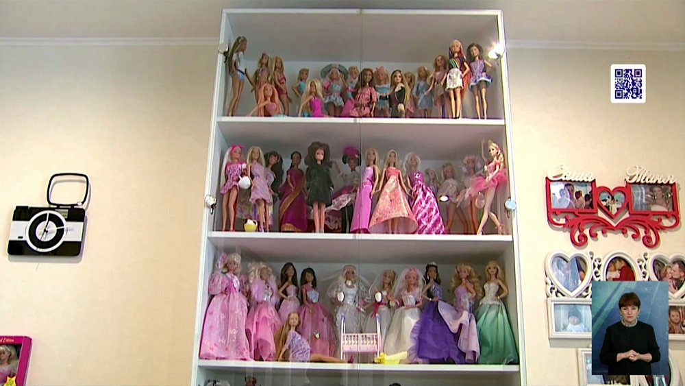 У женщины в коллекции 59 кукол Барби