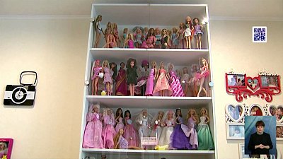 У женщины в коллекции 59 кукол Барби