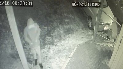 В Челябинске похитители аккумулятора попали на видео