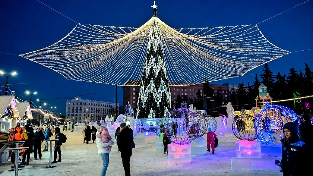 Главный ледовый городок в Челябинске работает последние выходные