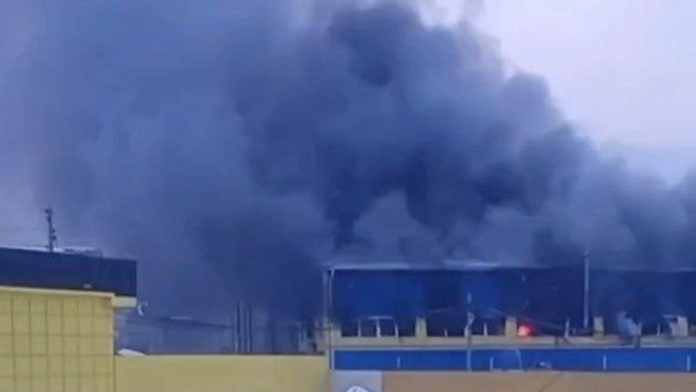 В Златоусте загорелось производственное здание