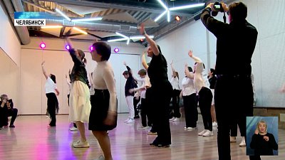 Танцующие семьи Ворди занимаются в новом зале