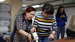 Ирина Гехт поддержала волонтерское движение «Шьем нашим»