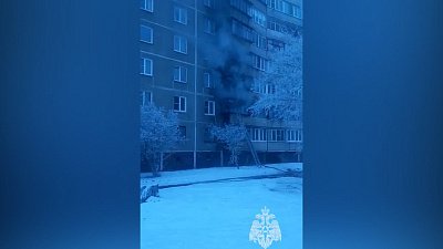 В Челябинске 20 человек эвакуировались из горящей многоэтажки