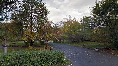 В Челябинске экс-директор «ЧелябГЭТ» продает участки в сквере на проспекте Ленина