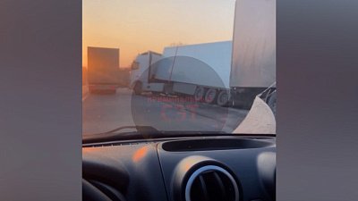 В Челябинской области на трассе М-5 занесло большегруз