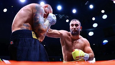 Российский боксер Мурат Гассиев готовится к бою с Майком Балогуном в Турции