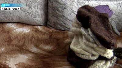 В Челябинской области пенсионеры вяжут носки мобилизованным