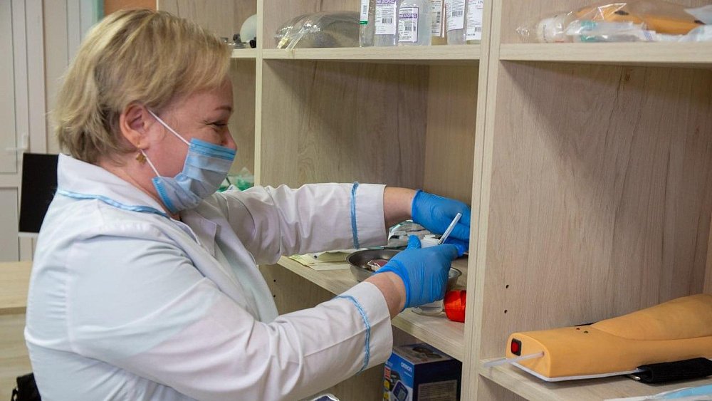 Медработники из Челябинской области начали получать прибавку к зарплате