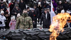 Алексей Текслер в День защитника Отечества возложил цветы к Вечному огню