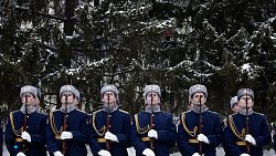 Алексей Текслер в День защитника Отечества возложил цветы к Вечному огню