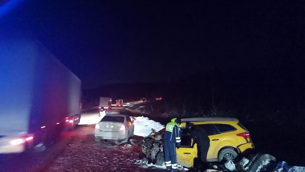 Водитель «Форда» погиб в ДТП с грузовиком на трассе М‑5 в Челябинской области