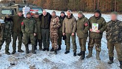 Челябинские депутаты Госдумы в Донбассе передали военнослужащим детские письма