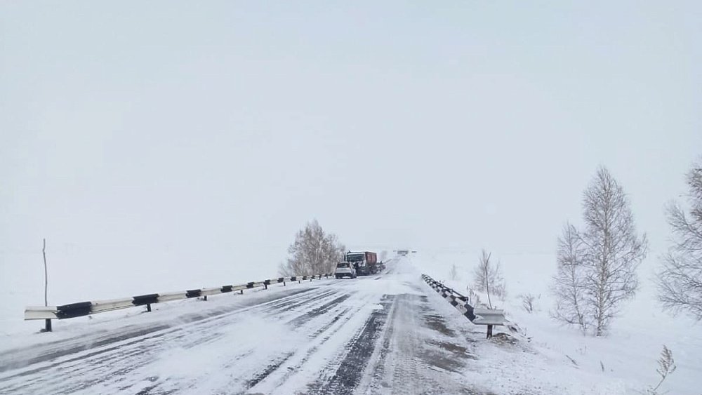 Водитель «Тойоты» скончалась после столкновения с грузовиком в Челябинской области