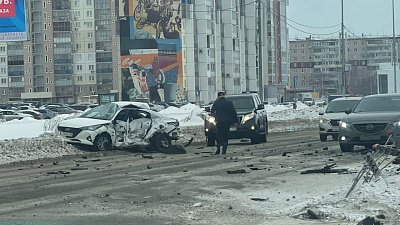 В Челябинске мужчина погиб в аварии на улице Университетская Набережная