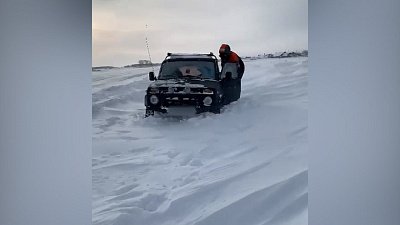 Жители поселка в Верхнеуральском районе жалуются на заснеженную дорогу