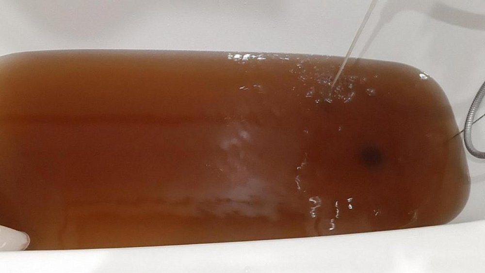 Власти Челябинска не нашли ржавую воду, на которую массово жалуются горожане