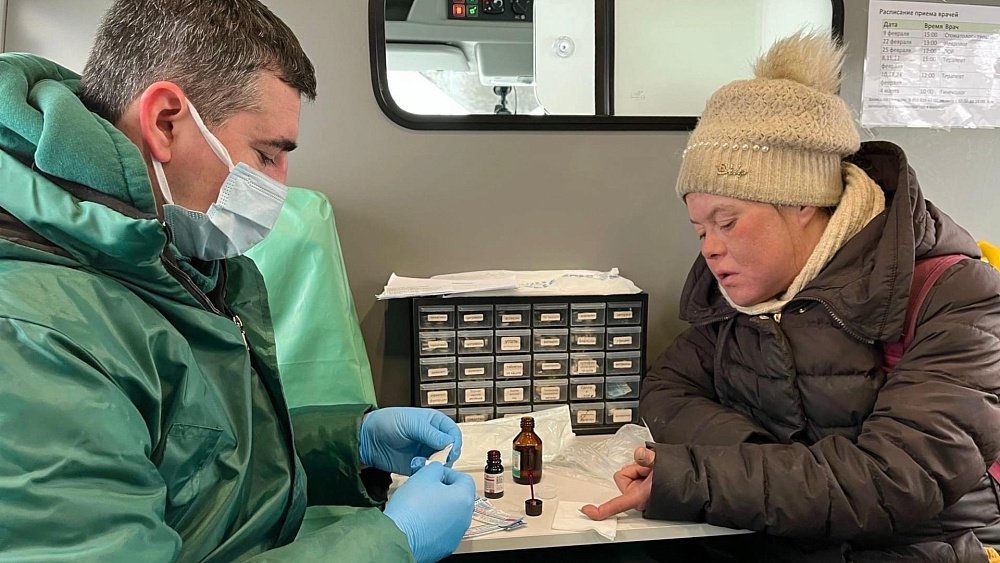 Волонтеры «Другой медицины» собирают подарки для бездомных женщин в Челябинске