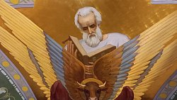 Появились снимки расписанного купола храма Александра Невского