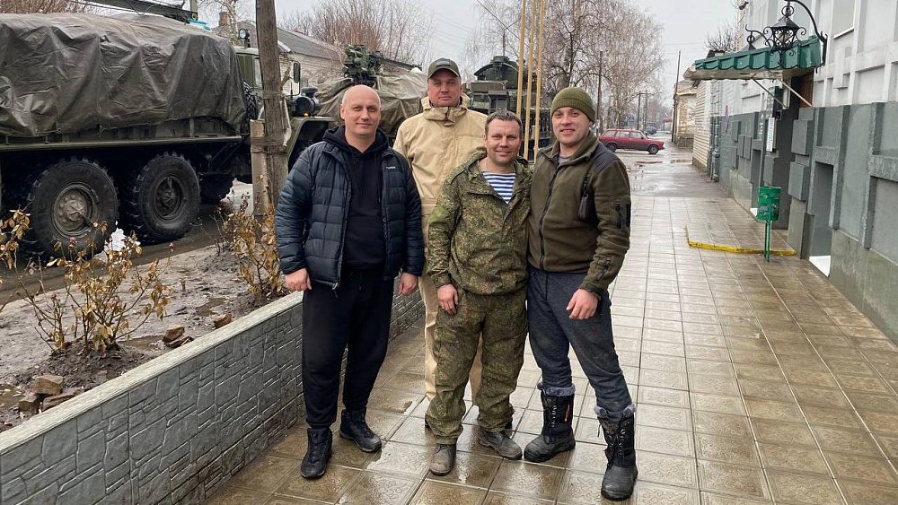 Мэр Троицка навестил бойцов в ЛНР