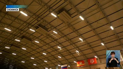 В спортзалах Снежинска заменяют светильники
