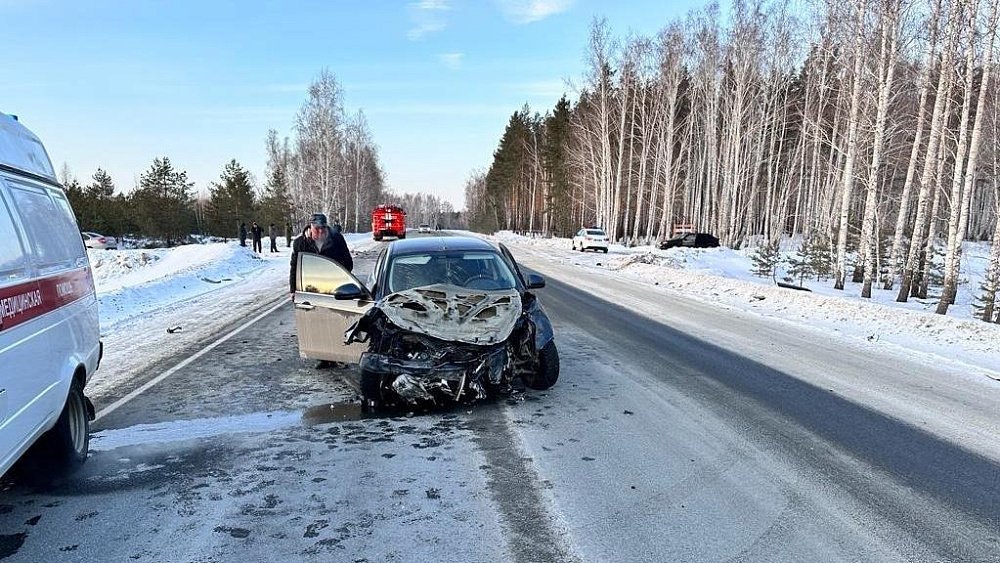 Мужчина погиб при столкновении двух автомобилей на трассе в Челябинской области+