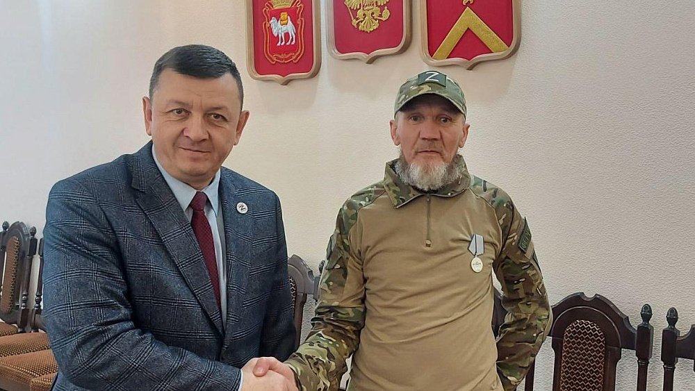 Участника СВО из Челябинской области наградили медалью «За отвагу»