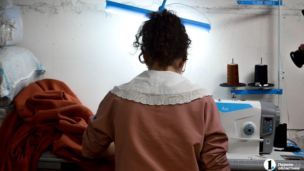 В Челябинске студенты и преподаватели шьют вещи для военнослужащих