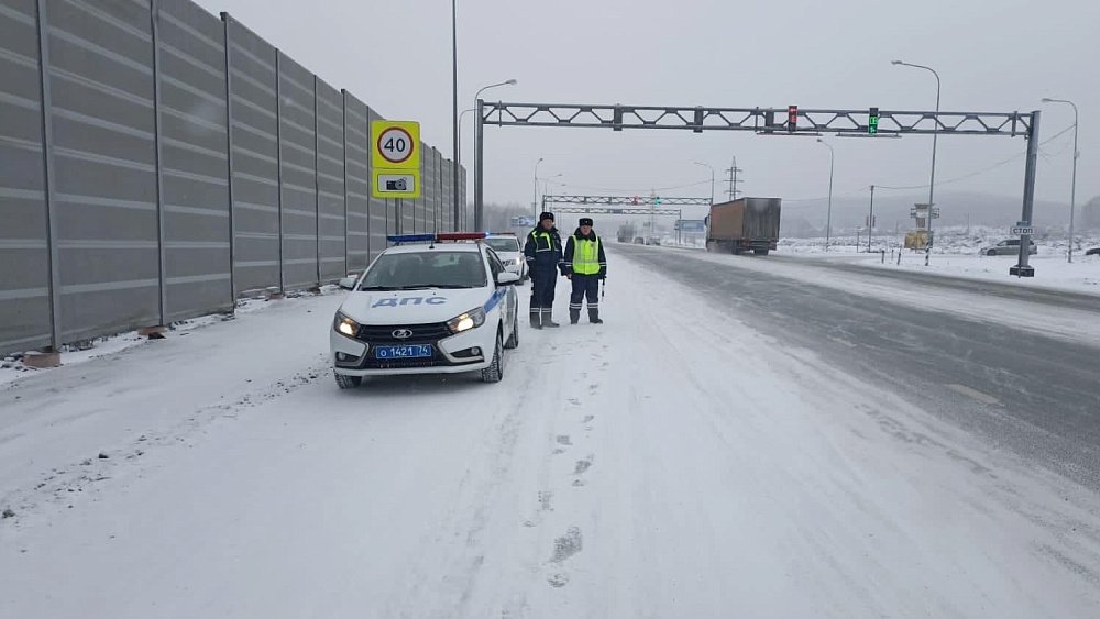 На трассе М‑5 в Челябинской области ограничили движение транспорта из‑за непогоды