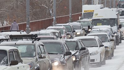 Бензин в Челябинской области за год подешевел на 2%