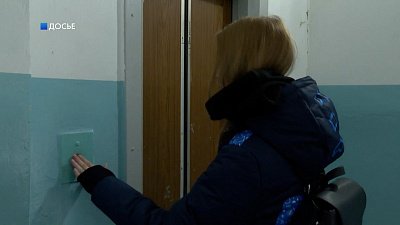 Челябинка носит детей-инвалидов на руках из-за неработающего лифта