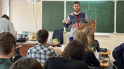 Школьники из Челябинска сделали запас окопных свечей для бойцов СВО