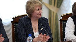 Губернатор Челябинской области поздравил учительниц Южного Урала с 8 Марта